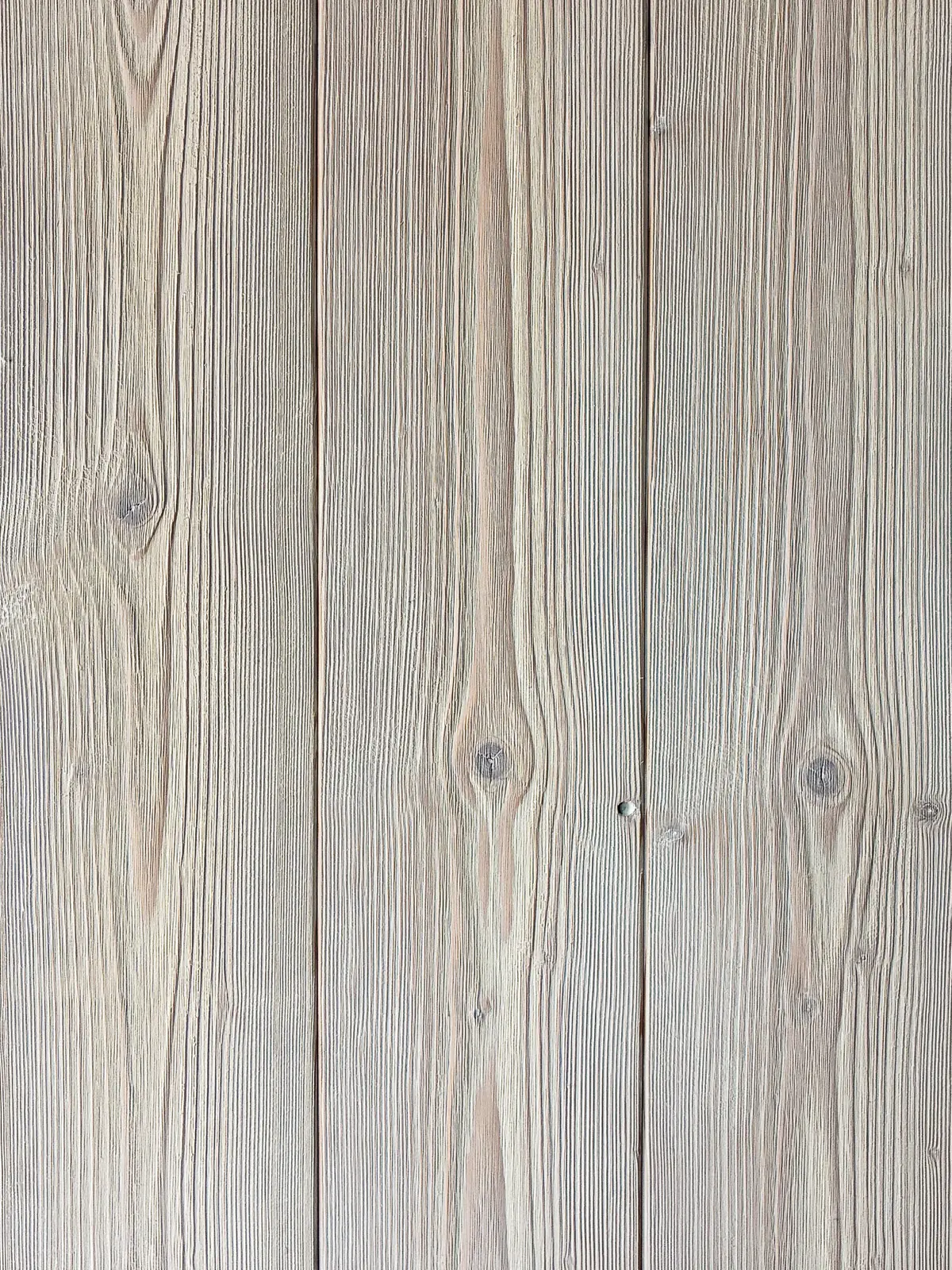 White Old Wood — weiß gekälkte Altholz-Wandpaneele von A8P